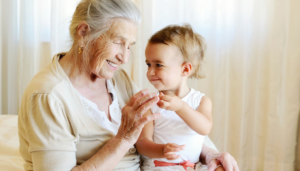 Scienza  - Le nonne sono importanti per la crescita dei neonati