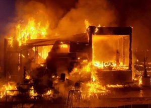 Incendiato uno stabilimento balneare a Lido Marini, nel Salento