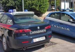 Manfredonia, rapinano una cartolibreria armati di taglierino: il bottino è di 700 euro