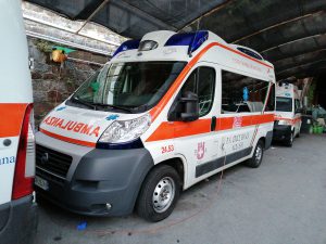 Napoli, rubano ambulanza per soccorrere un parente, arrestati