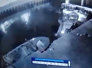 Incidente sul Garda, il video del motoscafo al rientro: indagato cade in acqua