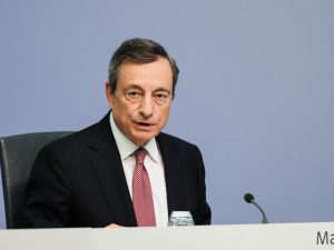 Draghi: “Puntiamo a estendere l’uso del Green Pass. Sì a obbligo vaccinale e terza dose”