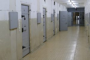 Agente penitenziario aggredito a Foggia: detenuto voleva uscire da cella per andare al barbiere