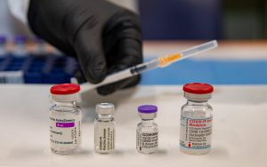 Archiviazione per 48 furbetti dei vaccini nel Barese. Proseguono le indagini per il sindaco rieletto