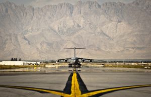 Afghanistan, in 10 mila all’aeroporto di Kabul per fuggire