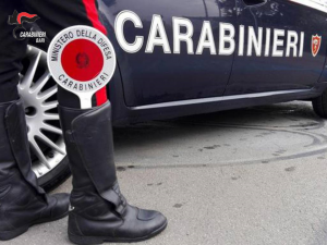 Calunnia e diffama colleghi e magistrati: ex carabiniere barese finisce ai domiciliari