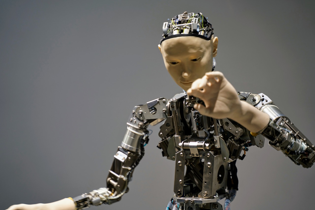 Elon Musk annuncia l'arrivo del robot umanoide: il “Tesla Bot” - Radio Norba
