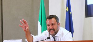 Ius soli, non si placa lo scontro Salvini-Lamorgese. Taverna: "Argomenti pretestuosi"