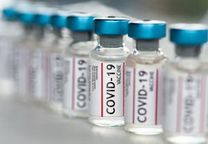 Terza dose per i fragili con vaccino Pfizer, al via studio dell’Ema