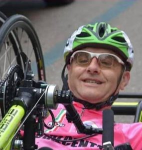 Handbike, morto in un incidente stradale il “ciclista-poeta” Andrea Conti. Aveva 51 anni