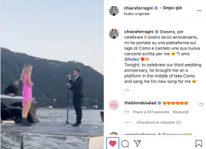 Fedez romantico, serenata per Chiara Ferragni sul lago di Como
