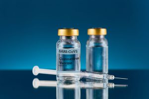 L’Europa contro i no vax: in Austria lockdown per i non vaccinati, la Turingia minaccia di non curarli. Ed è corsa alle dosi booster