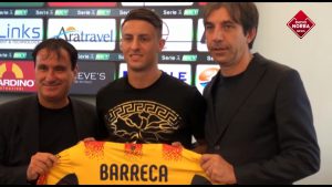 Calcio, il Lecce presenta il nuovo difensore Barreca