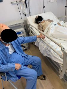“Non voglio stare da sola”: la storia d’amore di due anziani foggiani, per loro una stanza matrimoniale in ospedale