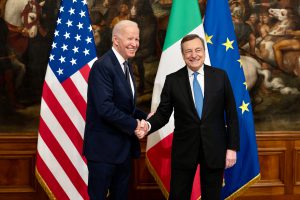 Draghi a colloquio con Biden nello Studio Ovale: "Putin pensava di dividerci ma ha fallito". Il presidente americano: "Italia e Usa unite da legami condivisi"