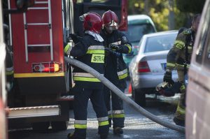 Taranto, anziana muore a causa di un incendio nel suo appartamento: salvo il nipotino