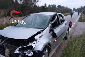 Auto contro muretto a secco: muore 21enne in Salento, conducente positivo all’alcoltest