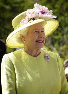 La regina Elisabetta trascorre una notte in ospedale: non accadeva da 8 anni