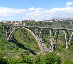 Catanzaro, sequestrato il Ponte Morandi e arrestate 4 persone: usavano materiale scadente per la manutenzione