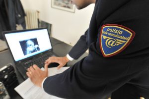 Pedopornografia online, otto arresti e 59 denunce in tutta Italia: le indagini sono partite dalla polizia postale di Bari e Foggia