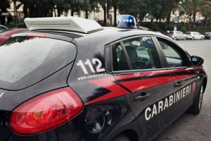 Rubano auto e postano video con soldi su TikTok, sei arresti nel Foggiano