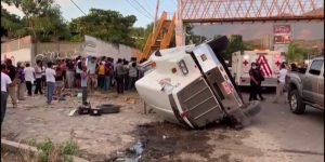 Messico, camion si schianta contro un muro, morti almeno 55 migranti diretti negli Usa