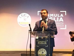 Salvini a Bari: "La Lega lancia la sfida per il 2022". All'assemblea anche il sindaco Mellone
