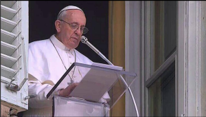 Papa Francesco: “A Natale penso ai bambini in ospedale. Ai genitori che li hanno con loro a casa dico: abbracciateli forte”
