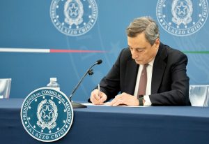 Migranti, Draghi: "Rafforzare i flussi legali come risorsa e non come minaccia". Di Maio: "La sfida è stabilizzare la Libia"
