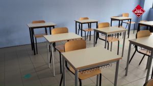 Abusi sessuali ed estorsione nei confronti di un suo alunno minorenne: arrestato ex docente nel Barese
