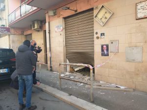 Bomba esplode davanti a un negozio di fiori a Foggia, è il terzo atto intimidatorio in due giorni nella provincia