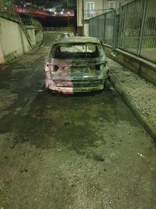 Monte Sant'Angelo, incendiata l'auto di un assessore. Nel 2019 aveva già ricevuto minacce di morte