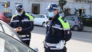 Vigili insultati e aggrediti dai parcheggiatori abusivi, due arresti a Bari