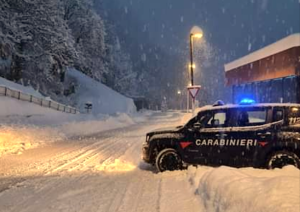 Famiglia bloccata dalla neve a Lacedonia, salvata dai carabinieri
