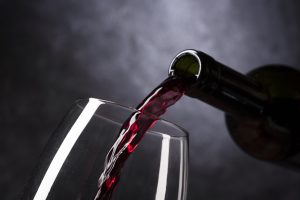 Cibo e vino senza tracciabilità, nel Foggiano sequestrati oltre 3mila tonnellate di mosto e 160mila litri di vino Igp