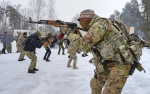 Storie di resistenza, i miliziani ucraini sull'Isola dei Serpenti. Ai soldati russi: "Bombardate, non ci arrendiamo"