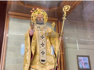 Bari, furto nella Basilicata di San Nicola: trafugati oggetti sacri dalle mani della statua. Il sindaco: “Sono sgomento. Atto offensivo per la comunità”