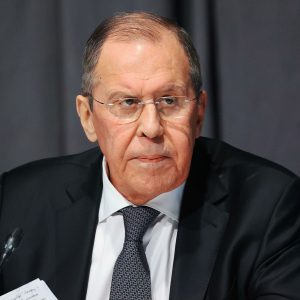 Lavrov: “L’Italia in prima fila contro Mosca”. Ripresa l’evacuazione dei civili da Mariupol, nell’acciaieria ancora 200 persone