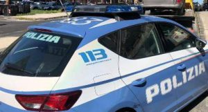 Brindisi, sfonda la vetrina di un supermercato e svuota le casse: arrestato un 40enne ritenuto responsabile dei furti in città