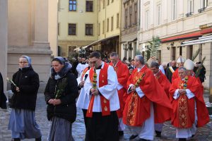 Tornano processioni e feste religiose, la decisione della Conferenza episcopale pugliese