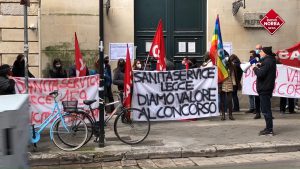 Lecce, protestano i lavoratori di SanitaService