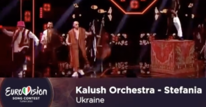 Eurovision, la band ucraina in gara si esibisce in piazza a Leopoli