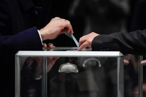 Elezioni presidenziali in Francia: duello Macron-Le Pen, si va al ballottaggio il 24 aprile. Astensione più alta del 2017