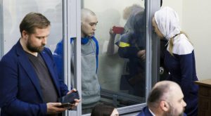 Crimini di guerra, condannato all’ergastolo il primo militare russo  processato. Il giovane in lacrime al momento della sentenza