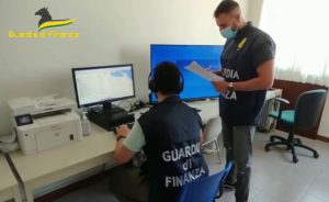 Immigrazione clandestina, dieci arresti e sequestro beni per un milione di euro tra Bari e Brindisi