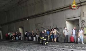 Frecciarossa esce dai binari a Roma, solo paura per 200 passeggeri e traffico ferroviario in tilt