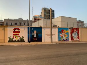 “Scendiamo in piazza”, a Bari si è tenuta l’inaugurazione del murale dedicato a Gino Strada