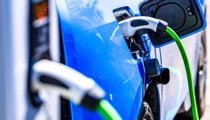 Vietata la vendita di auto a diesel e benzina dal 2035. Svolta “verde” dell’Unione Europea