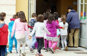 Bimba bocciata a 7 anni, il Tar Puglia sospende la decisione della scuola