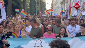Aggressione omofoba a Bari nel Parco Rossani dopo il Pride. Il sindaco Decaro: "Non resterà impunita"